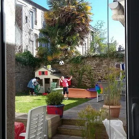 City Center Kids Closed Garden Wooden Deck High Speed Internet Netflix *