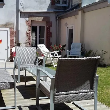 City Center Kids Closed Garden Wooden Deck High Speed Internet Netflix *