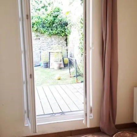 City Center Kids Closed Garden Wooden Deck High Speed Internet Netflix *